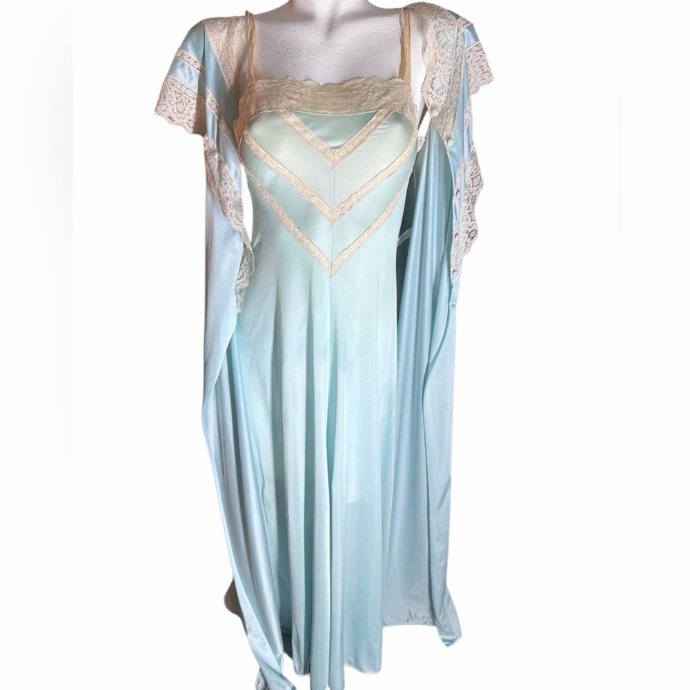 Vintage Henson Kickernick Night gown and robe Light Blue